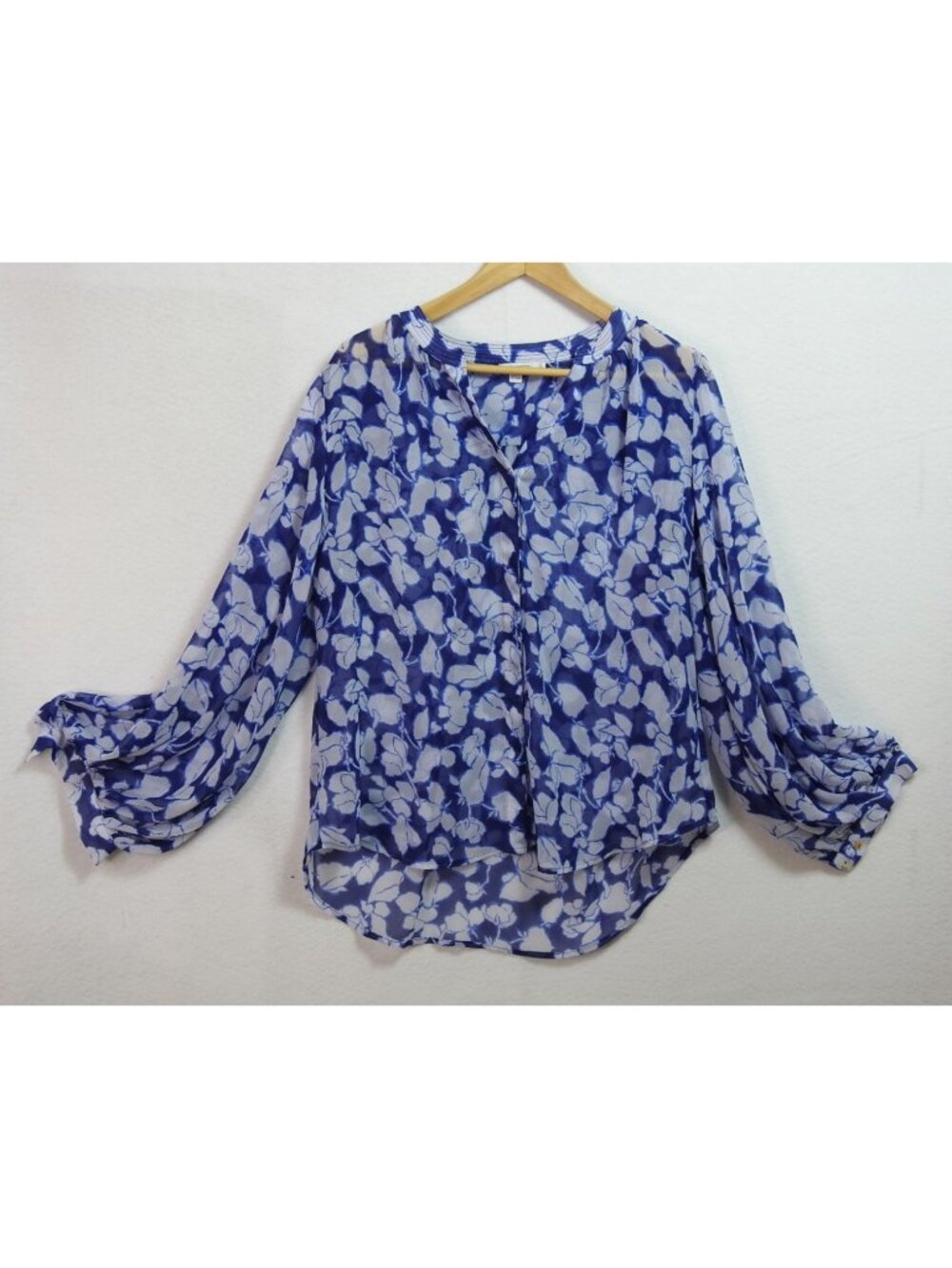 Chico's Georgette Blue White Floral Sheer Blouse Balloon Sleeve Sz 12  2 - Picture 4 of 11